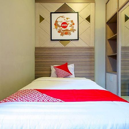 Oyo 1195 The Doctor'S Guest House Syariah Kejayan Eksteriør billede