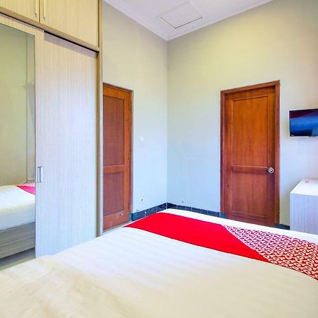 Oyo 1195 The Doctor'S Guest House Syariah Kejayan Eksteriør billede