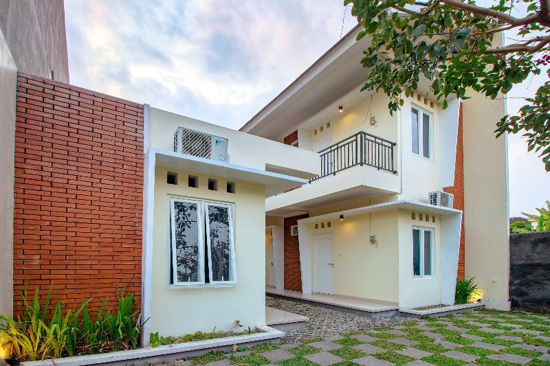 Oyo 1195 The Doctor'S Guest House Syariah Kejayan Eksteriør billede